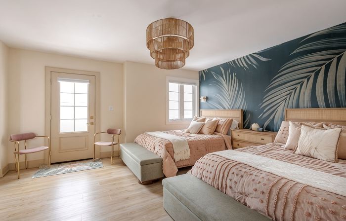 5min walk to beach! Perfect for a Girls Getaway, local wineries & restaurants!