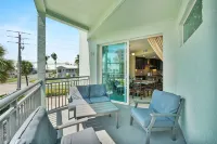 Impressive Oceanfront Townhouse Complex in Cocoa Beach - 4성급