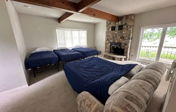 Charming farmhouse with 4 bedrooms and WiFi, AC near Spring Valley