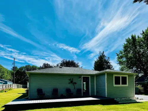 Upscale 3-bedroom house just 5 minutes from all that Ludington has to offer! - 3 Yıldız
