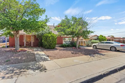 Cozy Renovated Home | Near DT w/Private Entrance