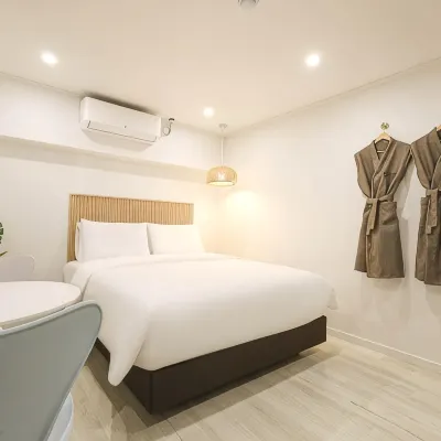 HOTEL DAOR Отели рядом с достопримечательностью «Пляж Сонгдо»