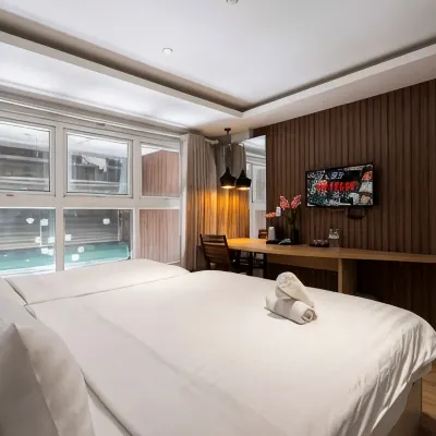 Lá Hotel Q10 Hotels near District 11