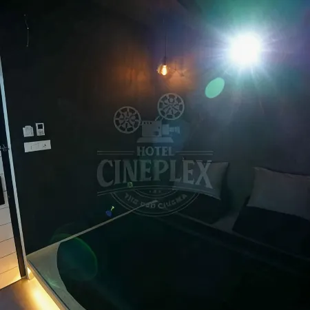 Hotel Cineplex Отели рядом с достопримечательностью «Водопад Kovai Kutralam»
