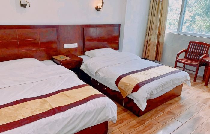 Longling Jinlong Hotel
