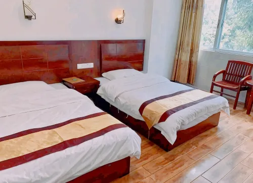 Longling Jinlong Hotel