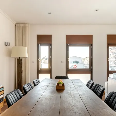 Central Porto 4BR apartment in Porto City center 2MIN METRO and WALK Aliados