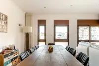 Central Porto 4BR apartment in Porto City center 2MIN METRO and WALK Aliados