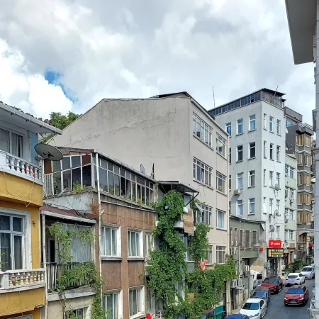 Greenbird Suites Отели рядом с достопримечательностью «Стадион «Водафон Парк»»