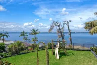 Spacious 4BR Riverfront Getaway in Taren Point - Bungalow