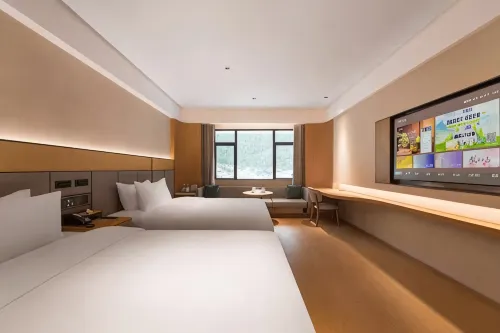 Shilou Huanghe Business Hotel