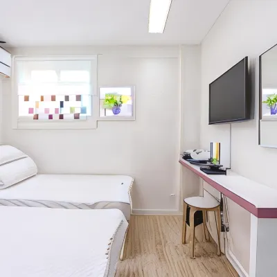 Starhostel Dongdaemun Suite Hotel dekat Kompleks Perbelanjaan Dongdaemun