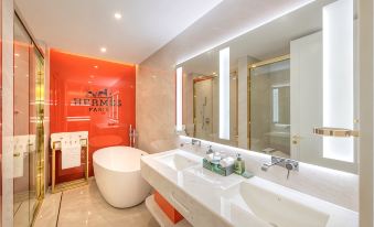 X Art Hotel