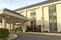 Days Inn by Wyndham Englewood Dayton Airport - Haustierfreundliche