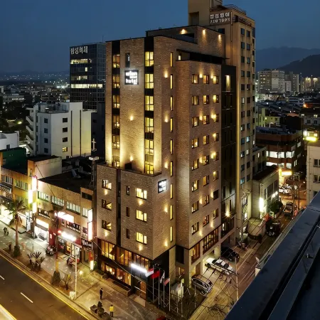 Urban Island Hotel Jeju Отели рядом с достопримечательностью «Парк Самда»