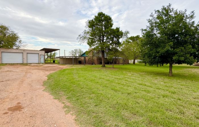 Peaceful Country Getaway with Hot Tub & Fire Pit