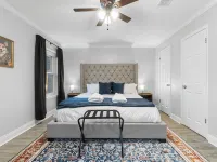 Charming Family Friendly 3-bedroom House in Fabulous Pensacola Hotels in Ferry Pass