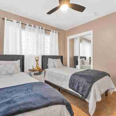 Forget your worries in this spacious and serene space. Rooms