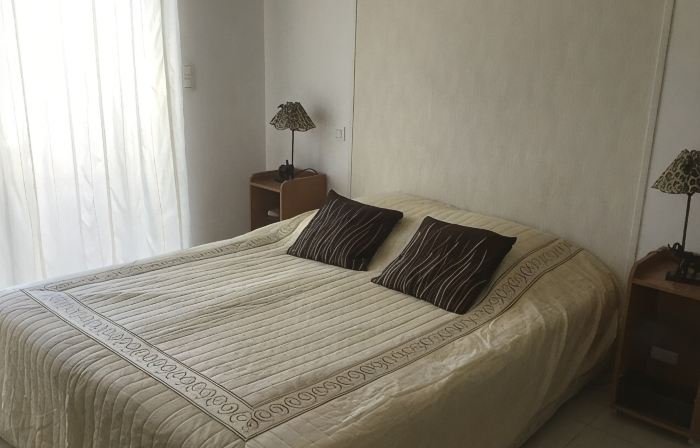 Apartment in a haven of peace 10 mm from the Mediterranean Sea.