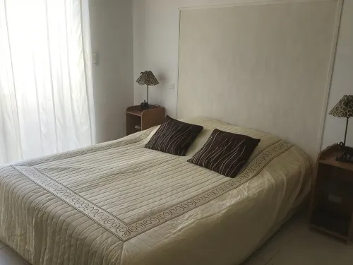 Apartment in a haven of peace 10 mm from the Mediterranean Sea.
