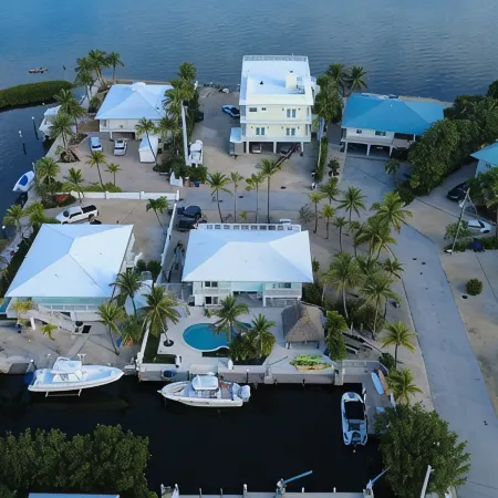 Coconut Sunsets Open Water Views, Ice, Pool, Spa 100 ft dockage, Putting Green