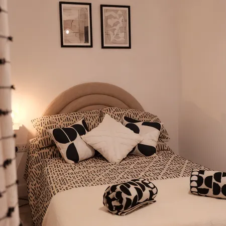 Stylish, Luxury Southampton Apt - Sleeps 4.
