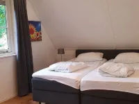 Vrijstaande Rietgedekte 4-persoons Vakantie Villa met Grote Prive Tuin Hotels in Heeten