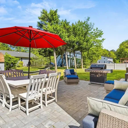 Stylish Family Beach Retreat Just Minutes from Coastal Calm