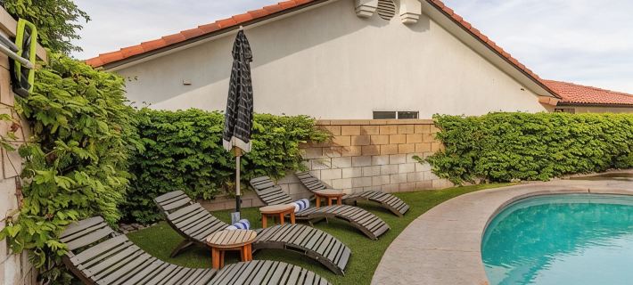 Sahara Solace - 10 mins from Coachella Festival - Heated Pool, Games, & Fun! 인디오 호텔