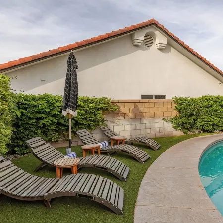 Sahara Solace - 10 mins from Coachella Festival - Heated Pool, Games, & Fun!