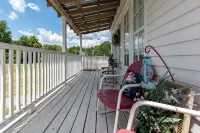 Charming 1-bedroom Pearl Cottage with WiFi in the historic Casey Jones Village