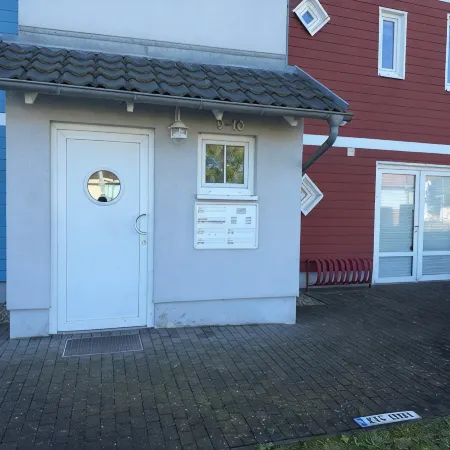 Cozy vacation apartment at the marina, short walk to the city center