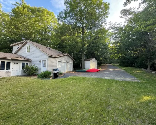 Stunning lakefront home with a boathouse, private dock, firepit and lake views Hotels in Wakefield