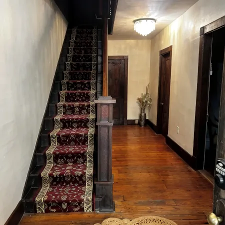 Spacious 5-bedroom pet friendly house with WiFi, AC in charming Oliver Springs