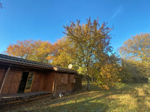 Chalet 10min from the ocean on large wooded grounds! Ideal for families!