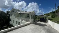 A personalized & Spacious Hilltop Orchard Villa- 5 min to the city. Hotel a 