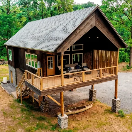 Brand new River Cabin ready for floating swimming or fishing . Close to Skiing!!