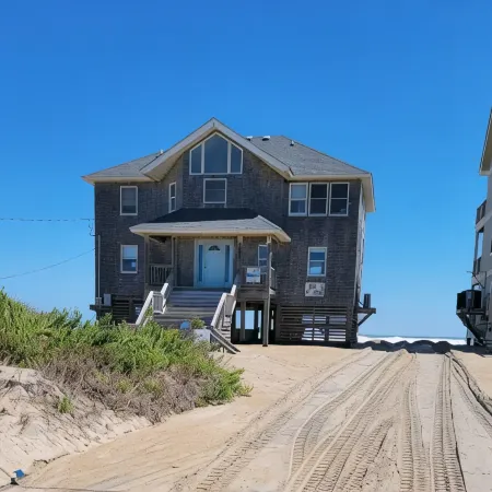 6 Bed Oceanfront Home in Obx w/ Hot Tub!