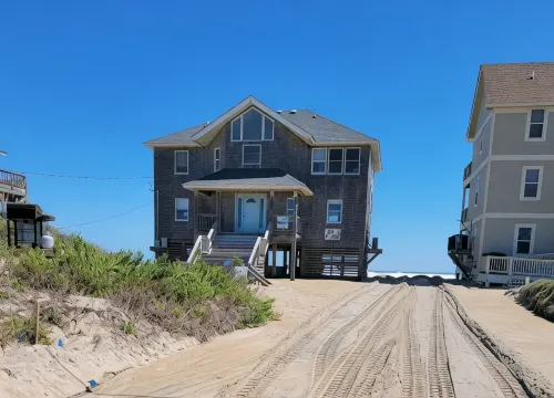 6 Bed Oceanfront Home in Obx w/ Hot Tub!