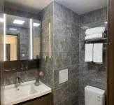 Qianzhan Homestay (Kunming Dian Chi Exhibition Center)