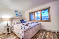 STUNNING Ski Condo, 250 yards to Gondola  PRIVATE Sauna, AC, Pool, Hot Tubs! - Swimmingpools