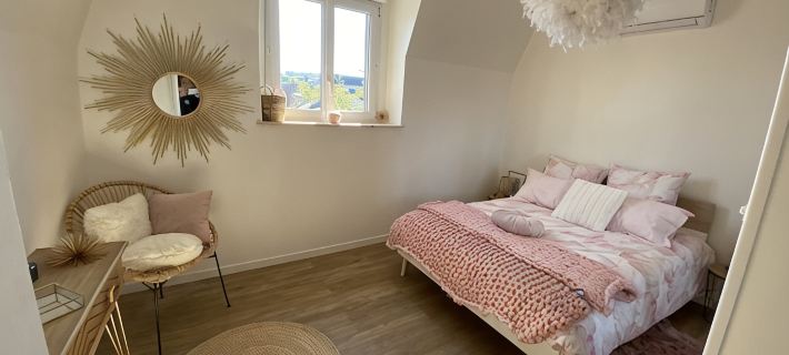 Large elegant apartment in the heart of Epernay. Quiet top floor with lovely view. Hotels in Épernay