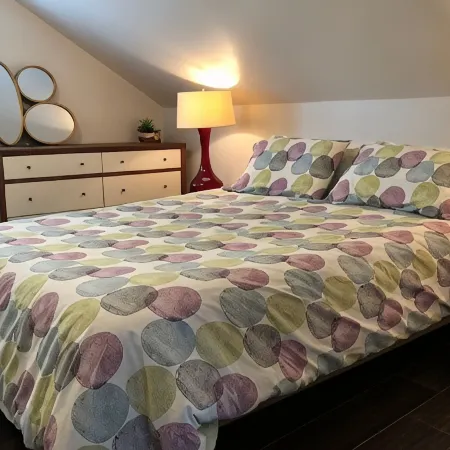Walking distance to downtown Elk Rapids, Elk Lake and dining