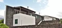View of the Sea. Large Private Garden - Free wifi - Balkon