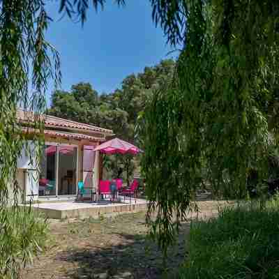 house located in a haven of greenery 15 minutes walk from the beach of Maora Hotel Exterior