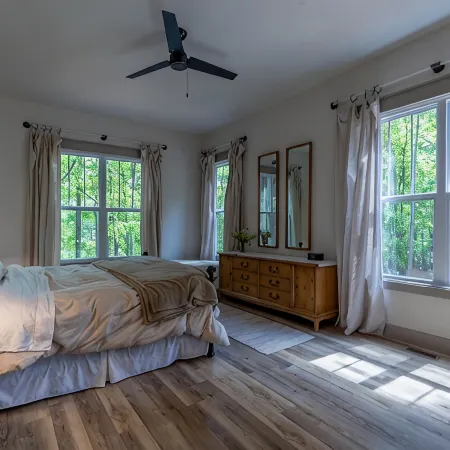 Lake James Country-style House - Deep Cove, Pool, Screen Porch, Kayaks & SUP!