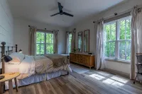Lake James Country-style House - Deep Cove, Pool, Screen Porch, Kayaks & SUP!
