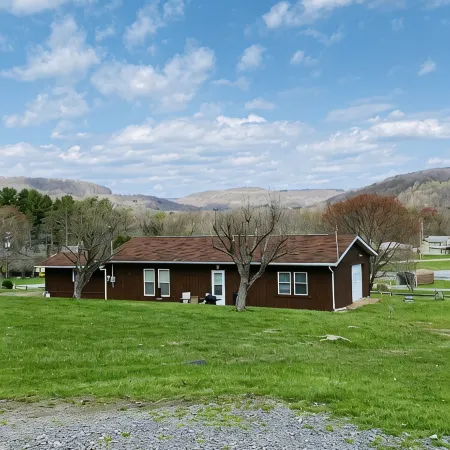 Charming 2 bedroom home in the heart of elk country.