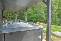 Bear Creek Cabin- 8 mi to Tiec, Sleeps 7 w/5Beds- Pet Friendly - 4-Star