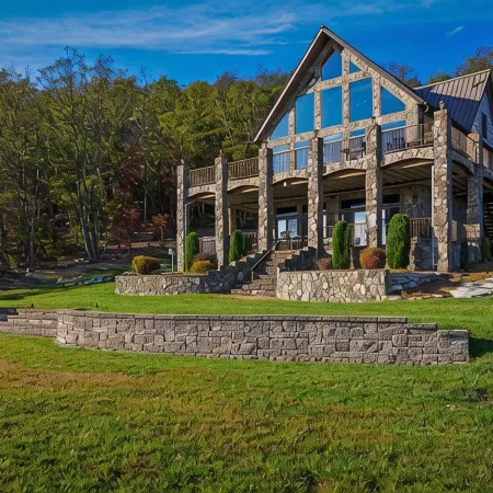 Mountain Cabin with 180 degree panoramic views just 15 minutes from Hanging Rock